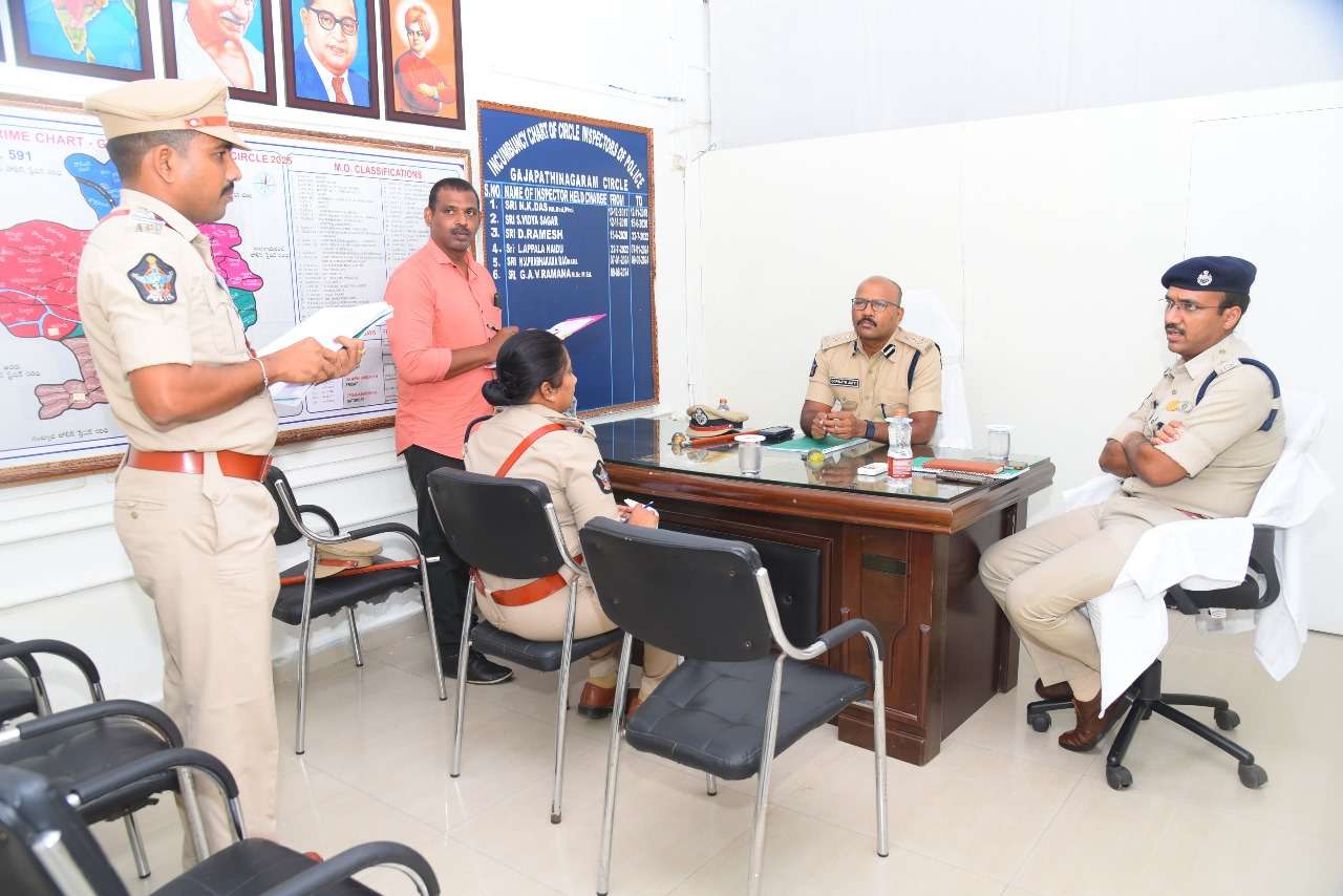 గంజాయిని నిర్మూలించేందుకు బహుముఖ ప్రణాళికల అమలు :విశాఖ రేంజ్ డిఐజి గోపీనాథ్ జట్టి