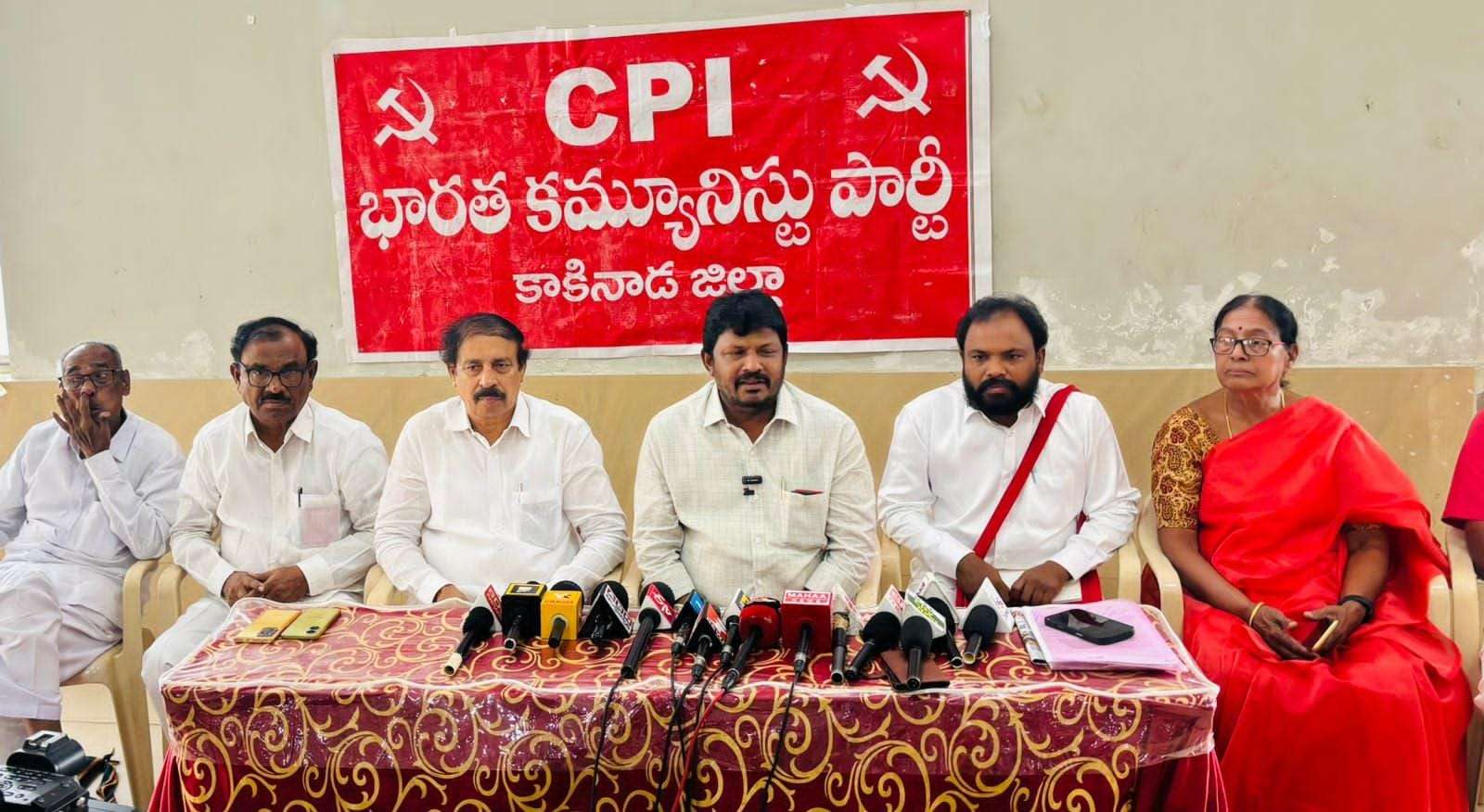 లడ్డు డైవర్ట్ రాజకీయాలు పక్కన పెట్టి రాష్ట్ర అభివృద్ధిపై దృష్టి సారించాలి:సీపీఐ రాష్ట్ర కార్యదర్శి ఈశ్వరయ్య